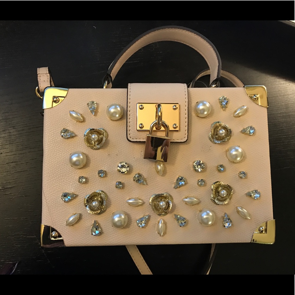 Pale pink trunk bag